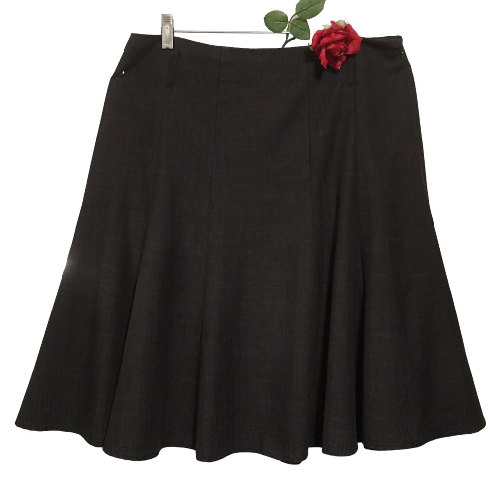 Dressbarn paneled fit & flare skirt side zip Sz 12 Dark gray EUC Like new